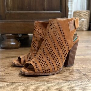 Gianni Bini Brown Peep-Toe Block Heels